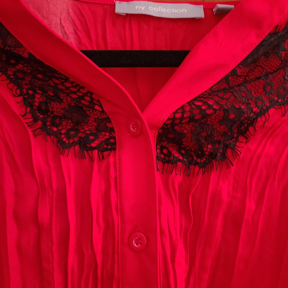 LIMITED EDITION Semi-formal pleated red blouse with black lace